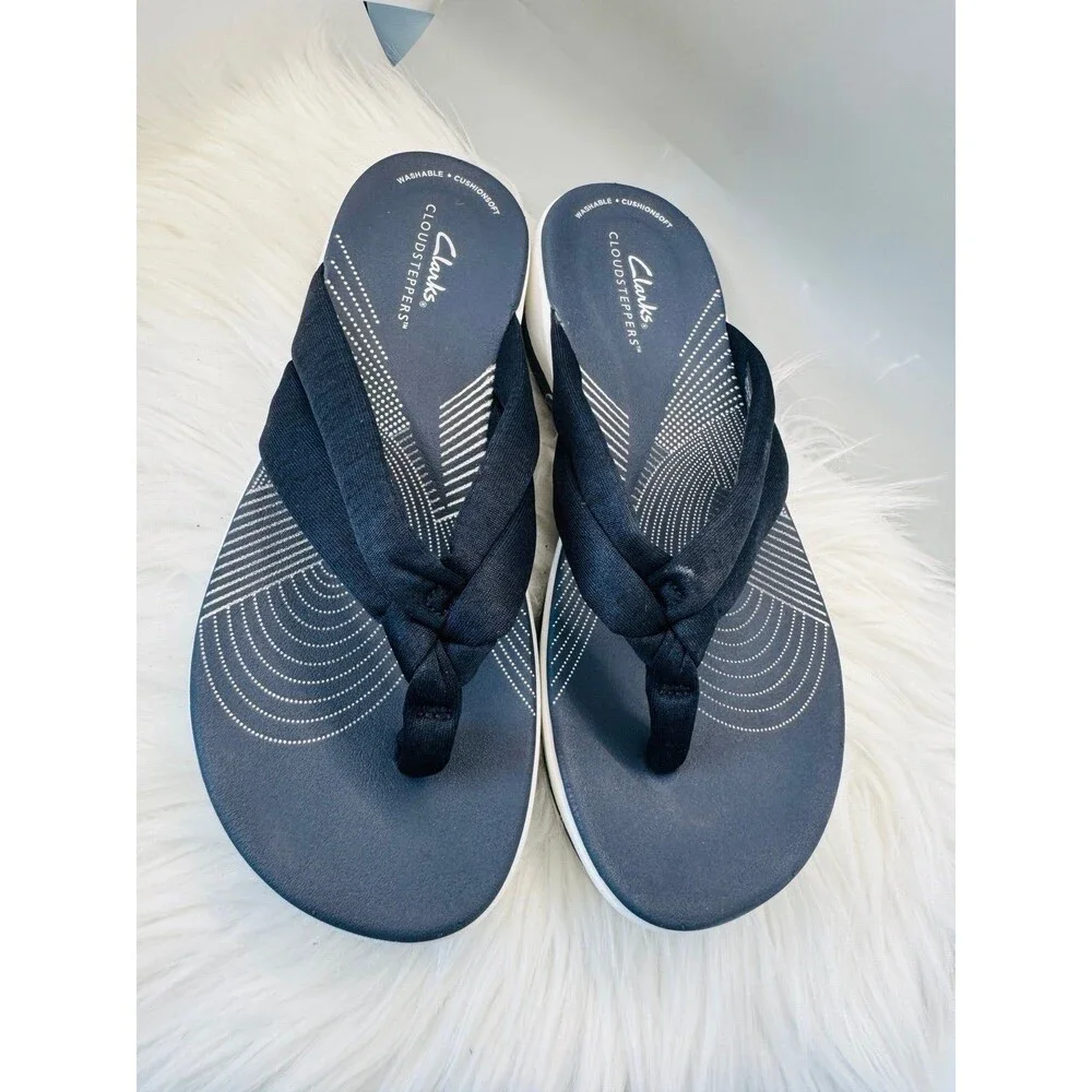Clarks Arla Glison size 7 Flip Flop Sandals Navy Blue Comfort Sandals worn once